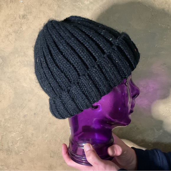 Schitts Creek A Little Bit Alexis Toque Knitted Hat - Picture 4 of 7